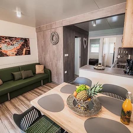 Serenity Premium Mobile Homes-3 Bedroom 別荘 Mostec